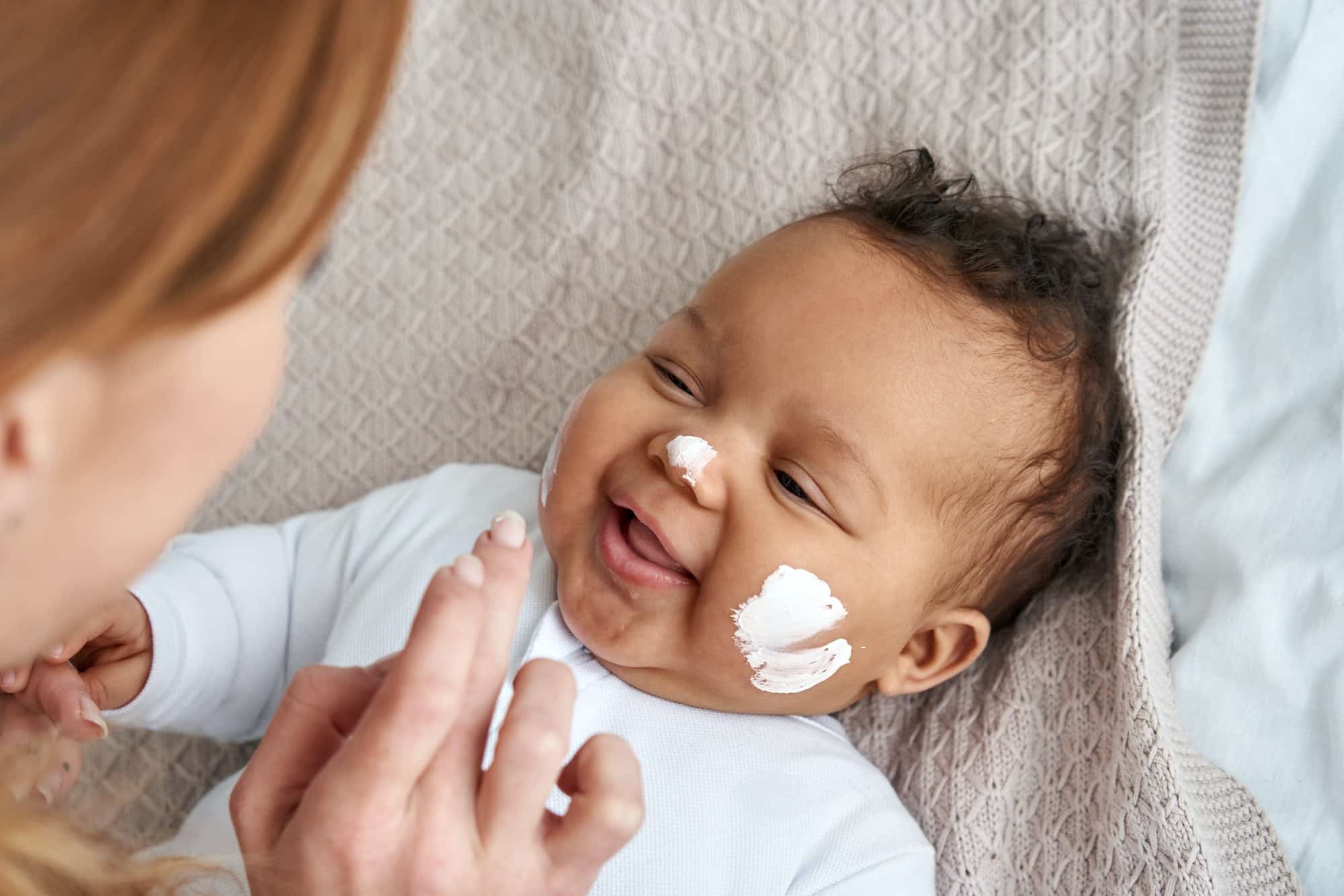 Quelles sont les étapes pour créer une routine de soins de la peau pour bébé ?